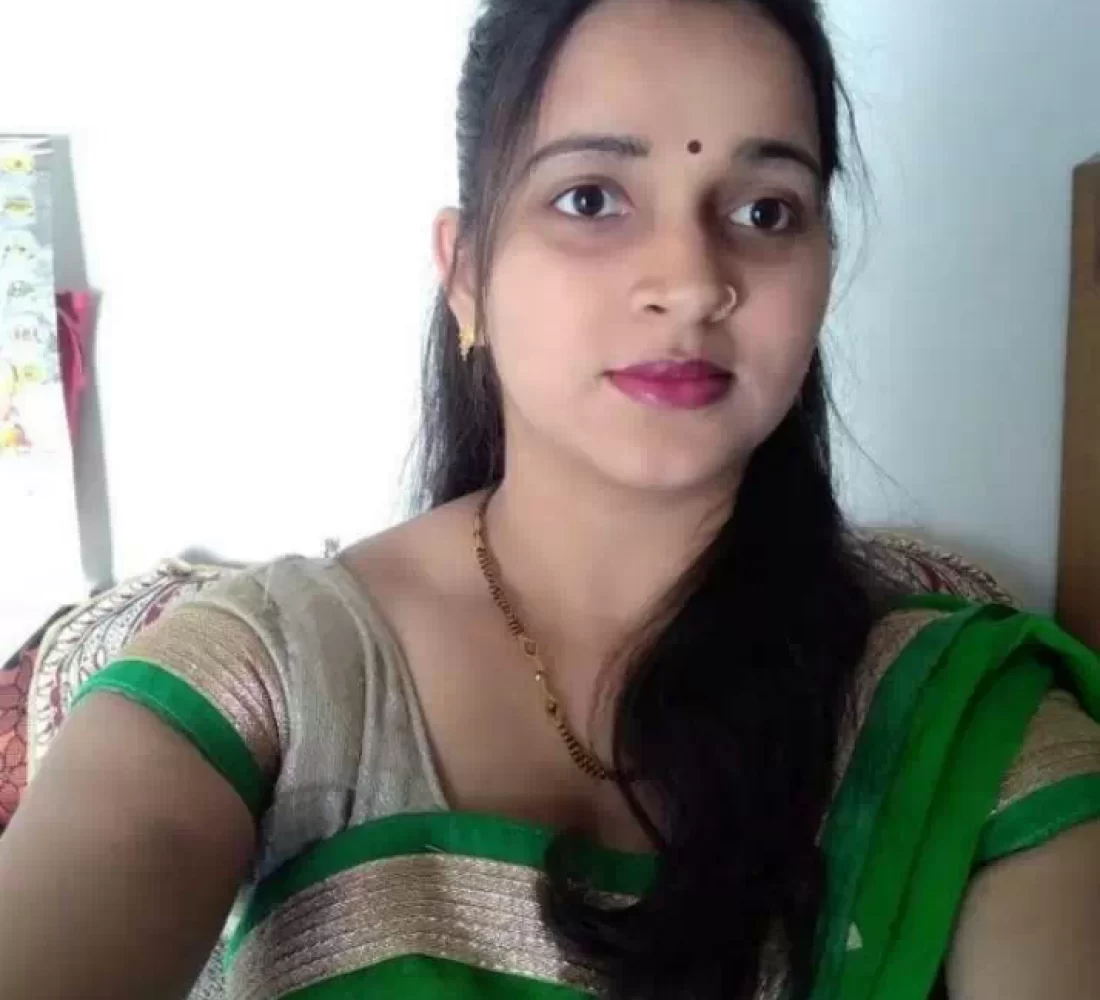 munirka-genuine-young-college-girl-and-housewife